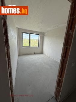 Тристаен, 105m²