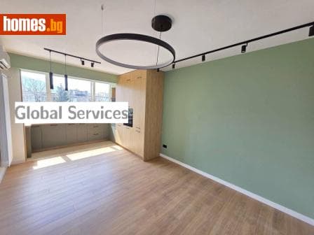 Тристаен, 67m²