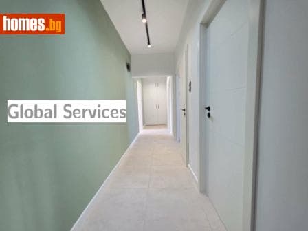 Тристаен, 67m²