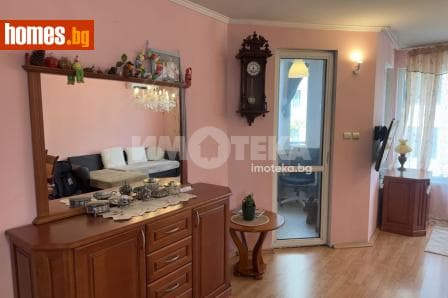 Тристаен, 98m²