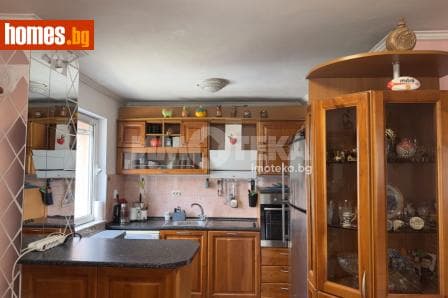 Тристаен, 98m²