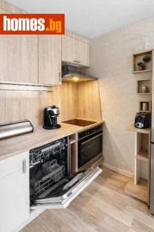 Тристаен, 63m²