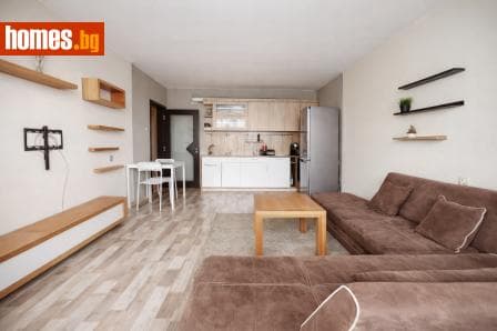 Тристаен, 63m²