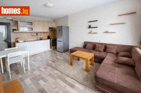 Тристаен, 63m²
