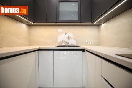 Тристаен, 122m²