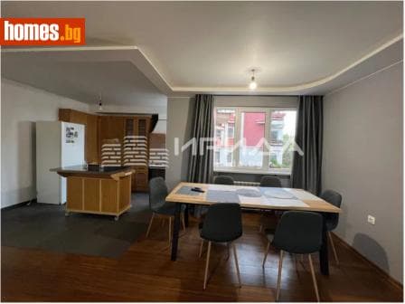 Тристаен, 104m²