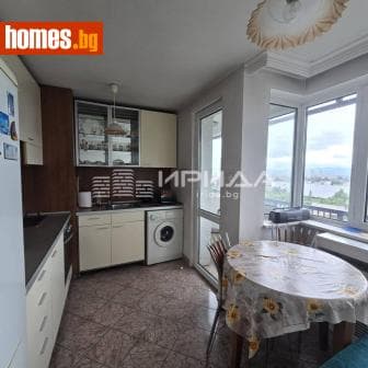 Тристаен, 96m²