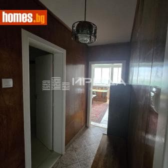Тристаен, 96m²