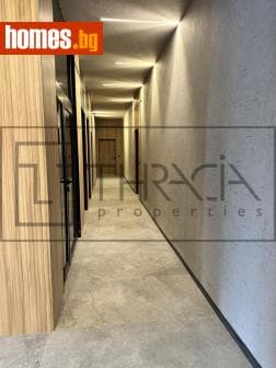 Тристаен, 102m²