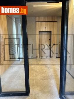 Тристаен, 102m²