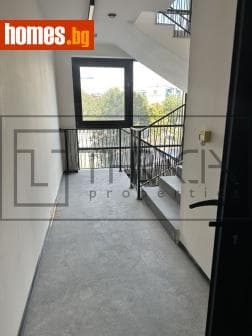 Тристаен, 102m²