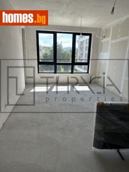 Тристаен, 102m²