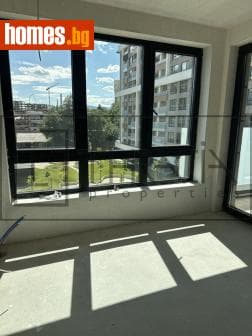 Тристаен, 102m²