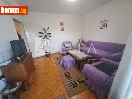Тристаен, 87m²