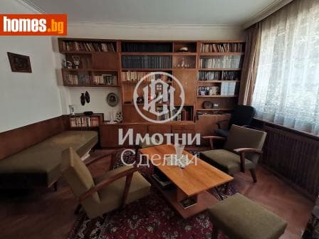 Тристаен, 78m²