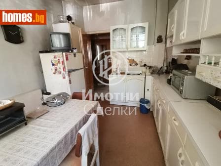 Тристаен, 78m²