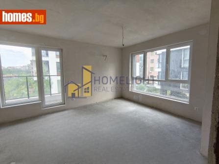 Тристаен, 105m²