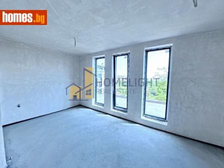 Тристаен, 157m²