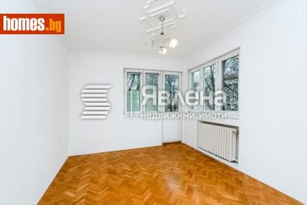 Тристаен, 84m²