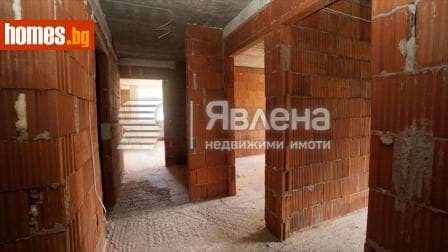 Тристаен, 134m²