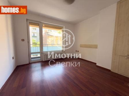 Тристаен, 74m²
