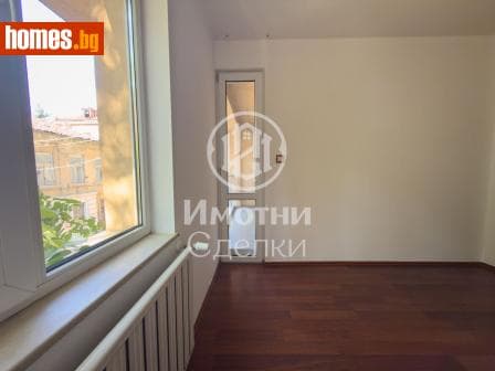 Тристаен, 74m²