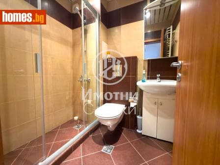 Тристаен, 74m²