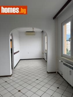 Тристаен, 91m²