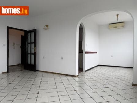 Тристаен, 91m²