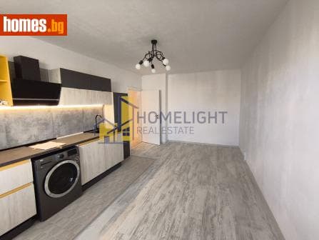 Тристаен, 64m²