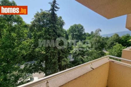 Тристаен, 76m²