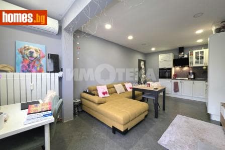 Тристаен, 61m²