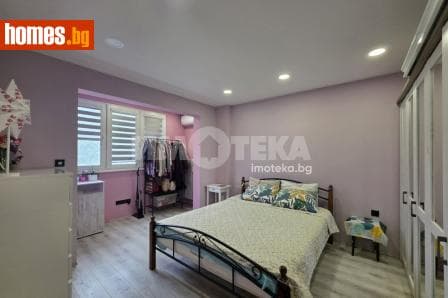 Тристаен, 61m²
