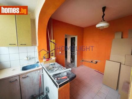 Тристаен, 93m²