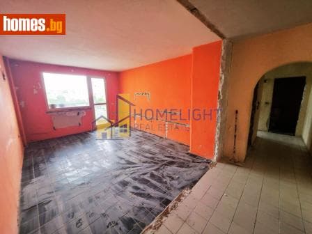 Тристаен, 93m²