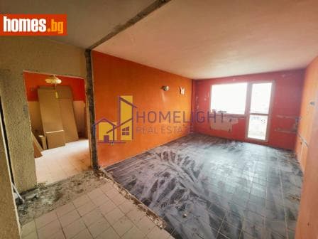 Тристаен, 93m²