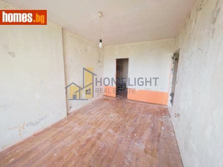 Тристаен, 93m²