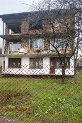 Продава КЪЩА град София, гр. Нови Искър 455 000 € 889 902.65 лв.