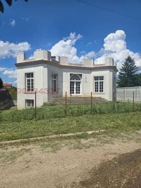 Продава КЪЩА град София, Враждебна 475 000 € 929 019.25 лв.