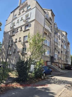 Продава 2-СТАЕН град София, Триъгълника 250 000 € 488 957.50 лв.