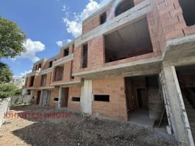 Продава КЪЩА град София, гр. Банкя 500 000 € 977 915.00 лв. Цената е без ДДС