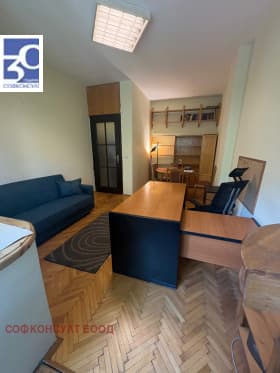 Продава 1-СТАЕН град София, Център 226 000 € 442 017.58 лв.