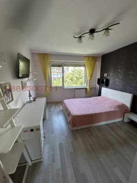 Продава 3-СТАЕН град София, Връбница 2 280 000 € 547 632.40 лв.