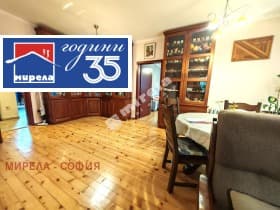 Продава МНОГОСТАЕН град София, Изток 520 000 € 1 017 031.60 лв.