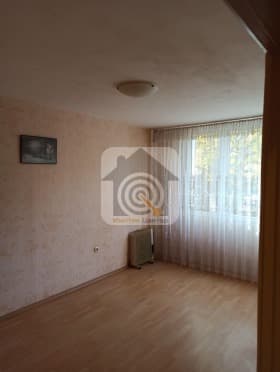 Продава 3-СТАЕН град София, Карпузица 213 000 € 416 591.79 лв.