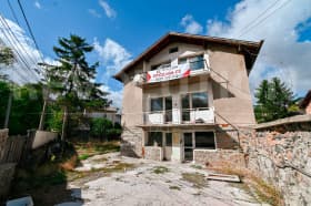Продава КЪЩА град София, с. Бистрица 450 000 € 880 123.50 лв.