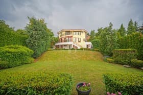Продава КЪЩА град София, с. Мало Бучино 1 200 000 € 2 346 996.00 лв.