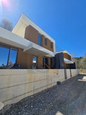 Продава КЪЩА град София, в.з.Бункера 499 990 € 977 895.44 лв.
