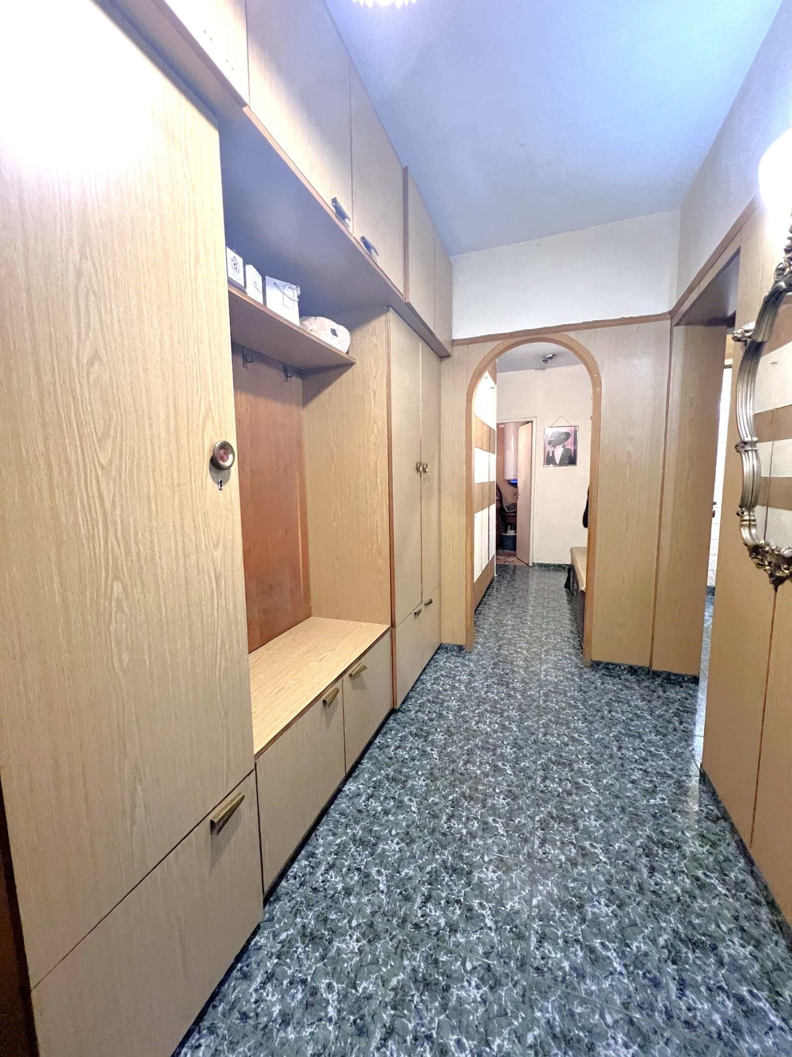 290 000 € 567 190.70 лв.,, Продава 3-СТАЕН, град София, Красно село
