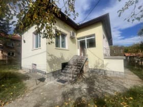 Продава КЪЩА град София, гр. Банкя 327 000 € 639 556.41 лв.